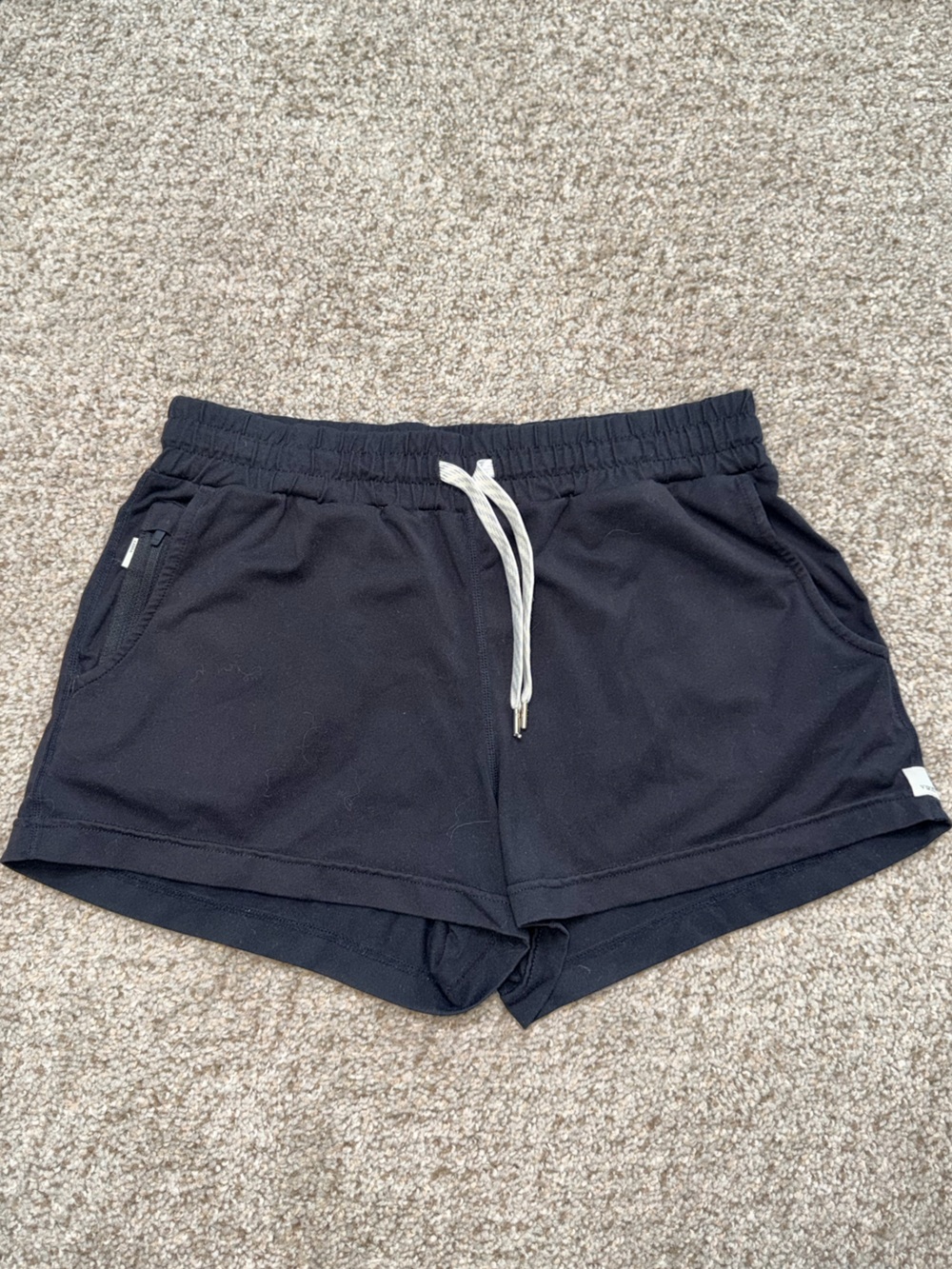 Vuori Halo Performance Shorts DreamKnit Heather Black Activewear Gym Workout